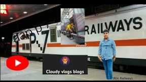My first travelling blog  train traveller prayagraj to vanarsi.  by express train Small blog /vlog.